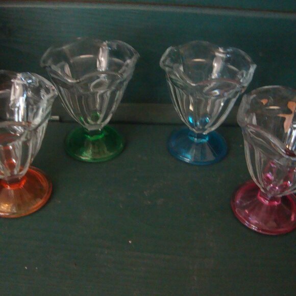 4 Anchor Hocking Colored Tulip Glass Ice Cream Sherbet Parfait Fruit Dishes - Picture 2 of 5